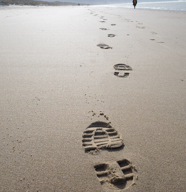 Des pas le long de la plage, plage De Hann en Belgique. Coup de blues !