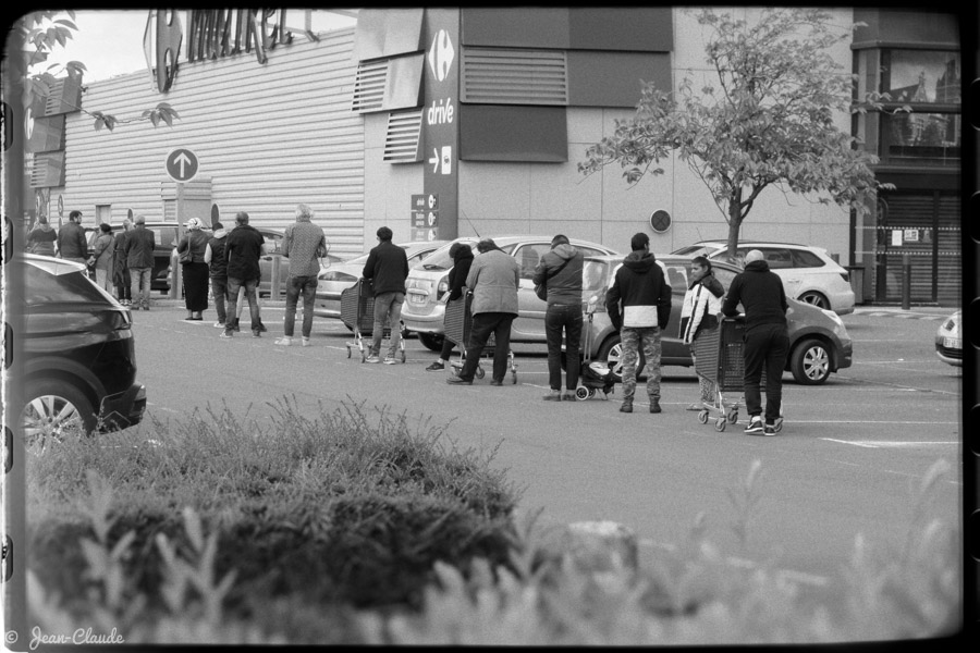 La queue samedi au supermarché. - La Madeleine 59110