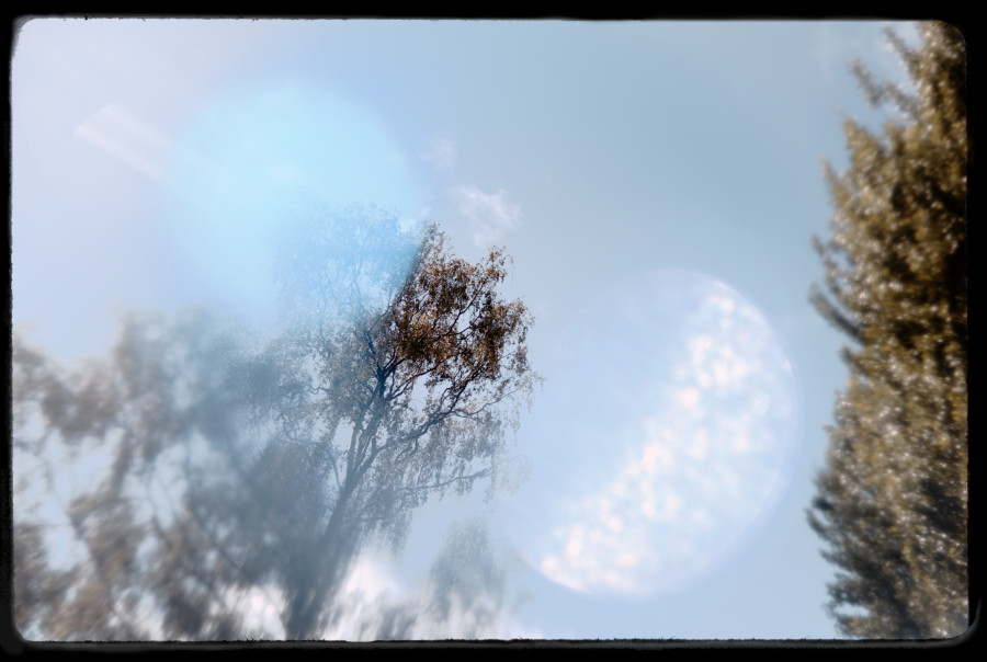 Fausse Lune ou méduse dans le ciel !