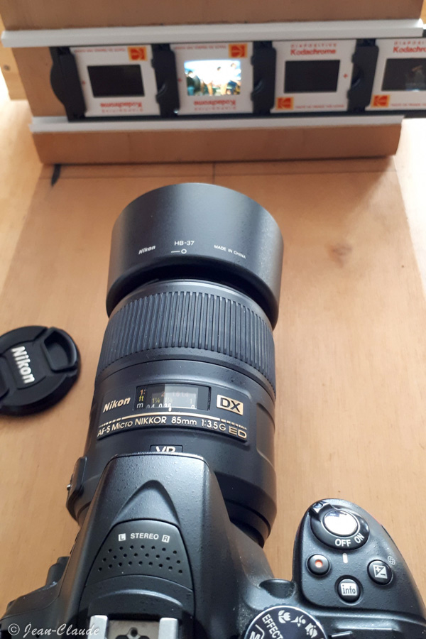 Re-prodia sans son cache anti-reflet en carton.