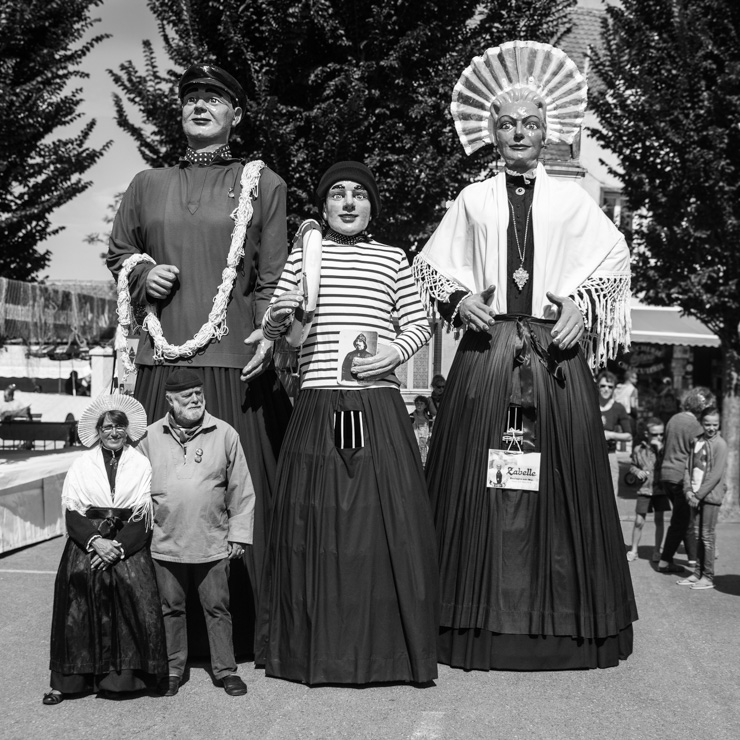 Batisse et Zabelle, les géants de Boulogne-sur-Mer, Batisse et Zabelle, leur fils Ti Pierre au milieu. - Fête du Flobart 2015.