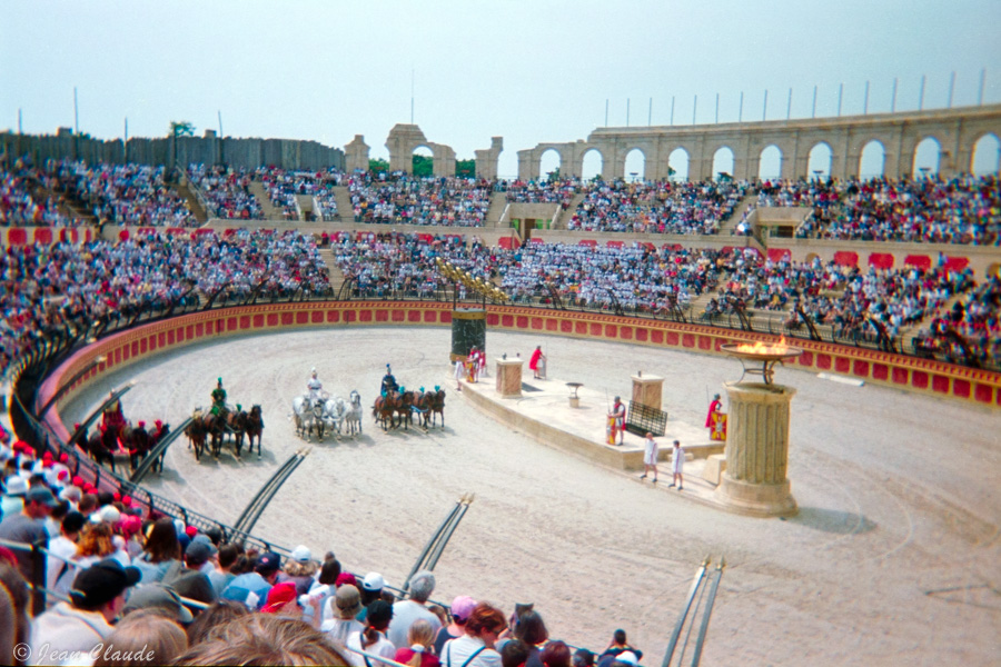 Le Puy du fou, Vendée. - Appareil jetable 2002
