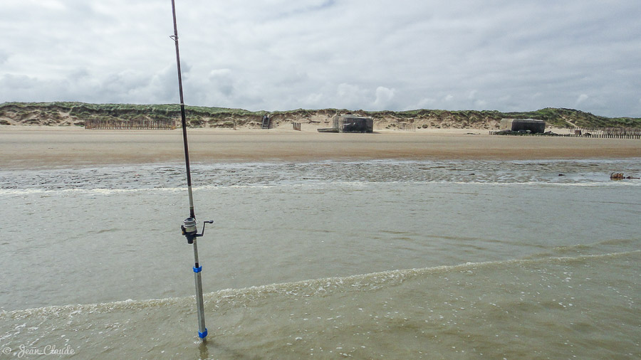 Vue sur la plage des Ecardines – à droite les blockhaus et les anciens bouchots