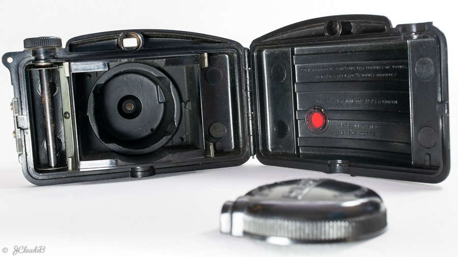 Photax III - l’intérieur du boitier - à gauche le chargeur de pellicule.