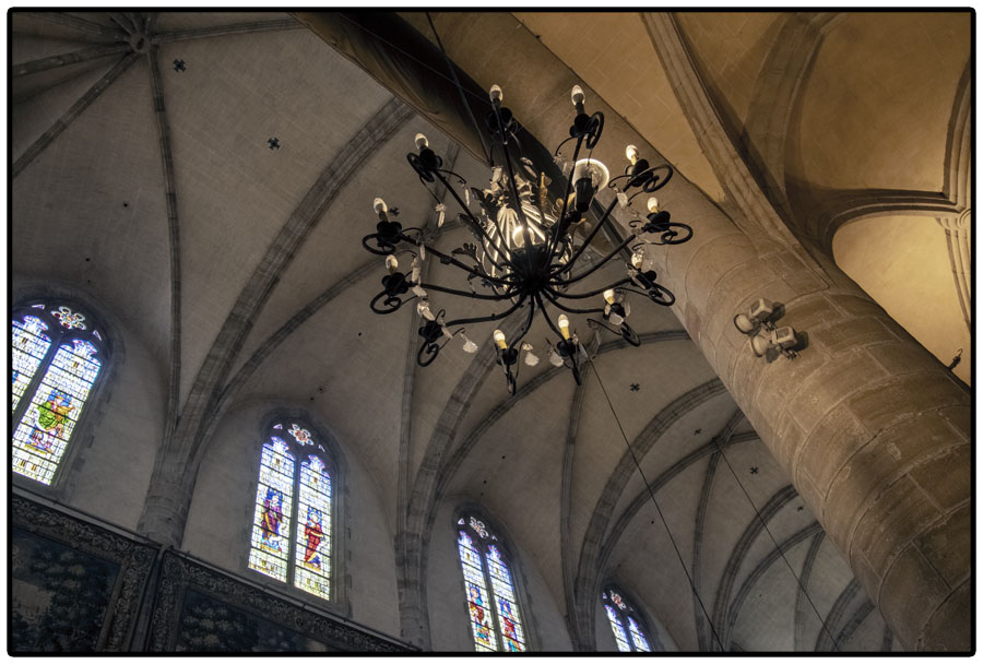 Neutraliser une couleur en superposant une couleur opposée. Photo corrigée