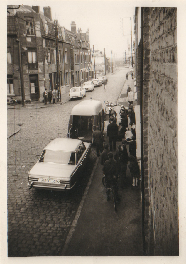 Accident de la circulation dans la rue des Gantois, La Madeleine (1965) - Vieille photographie
